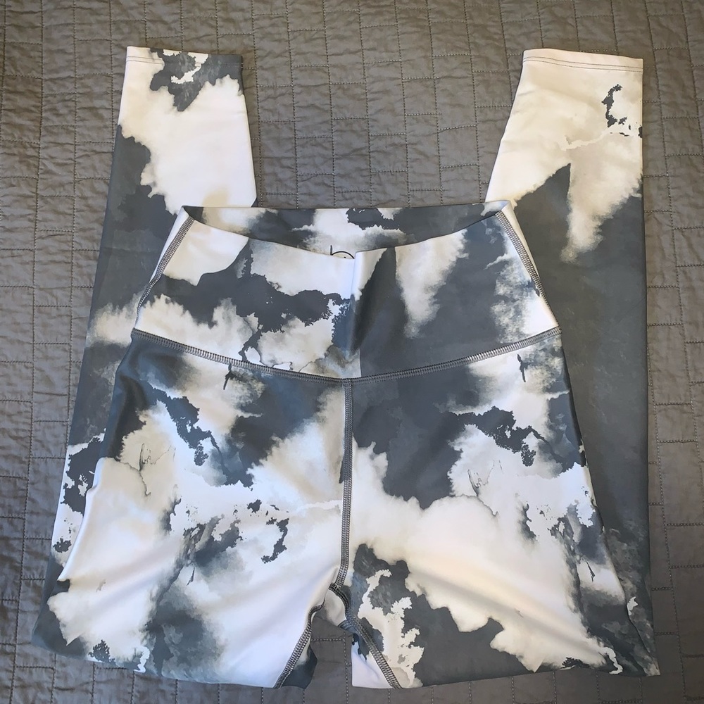 Sage Collective marbled gray leggings